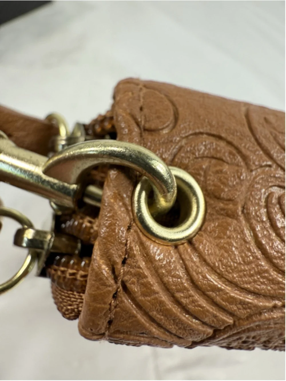 Stone Mountain Embossed Women's Leather Wallet NWT
